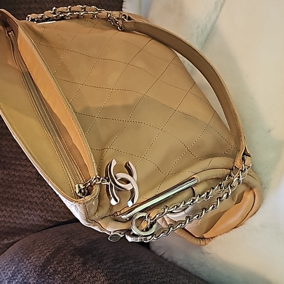 Chanel Ultimate Foldover Bag - Picture 4 of 16